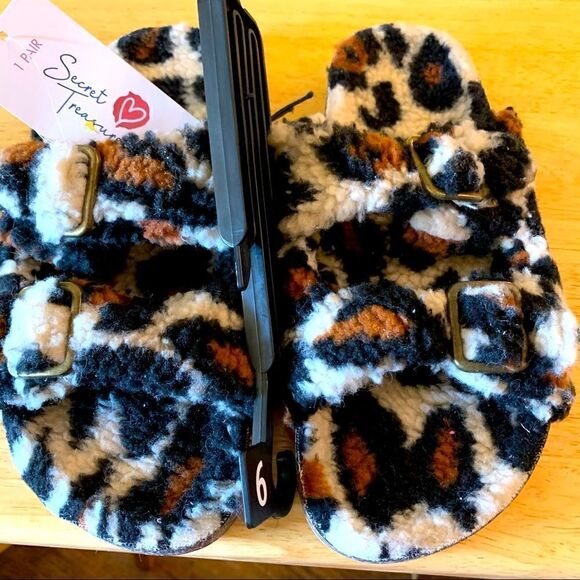 NWT Secret Treasures Fluffy Slide Sandals Animal Print Size 7 Gorgeous - Picture 3 of 5